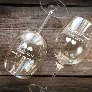 Vinske čaše za parove s imenima mladenaca 3 čaše za parove s graviranim imenima