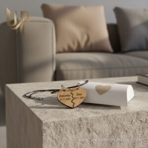 Ljubavni pokloni - Set privjesaka drvena polusrca na lančićima 12 Savršen poklon za Valentinovo