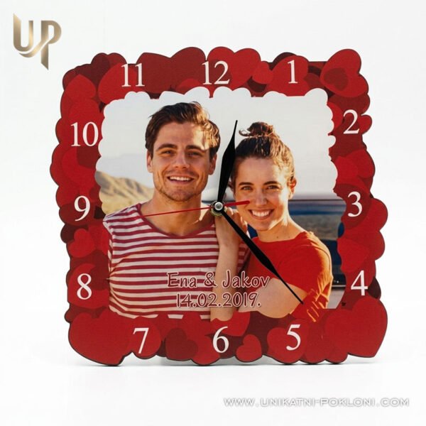 originalan-poklon-za-valentinovo Drveni sat u boji RED LOVE - personalizirani poklon