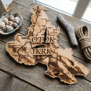 Personalizirani drveni sat u obliku otoka Krka - Unikatni pokloni Originalni Kvarnerski poklon