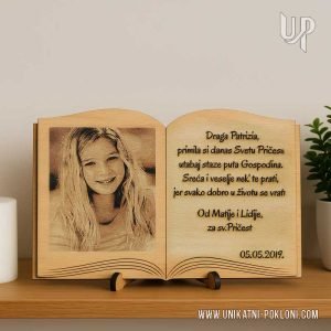 Portret knjiga na stalku - za svetu pričest!