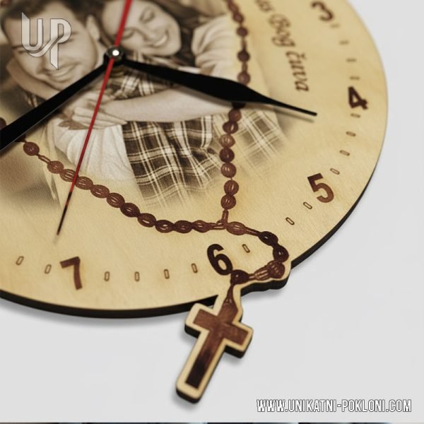 sat sa krunicom i slikom