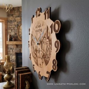 Personalizirani drveni sat - Reverse - Unikatni pokloni Originalan i unikatan poklon za kreativne i originalne ljude