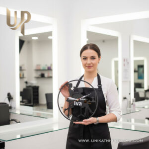 Personalizirani drveni sat - Frizerski salon 14 Pokloni za frizerku