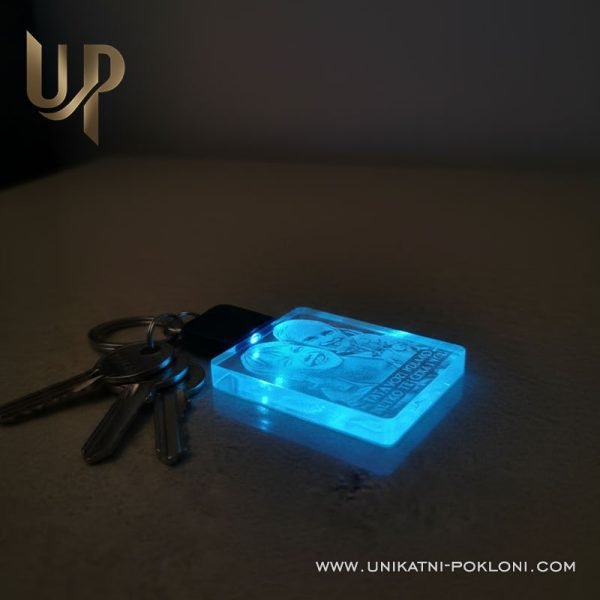 Personalizirani privjesak sa slikom i tekstom - Tata vozi polako 1 LED privjesak za ključeve sa slikom