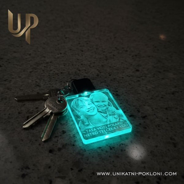 Personalizirani privjesak sa slikom i tekstom - Tata vozi polako 4 privjesak sa slikom