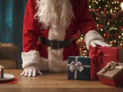 santa claus and christmas gifts 2022 01 19 00 21 34 utc scaled e1670403798384