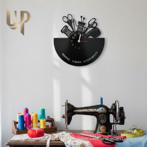 Personalizirani drveni sat - Sat krojački salon - Slika 4