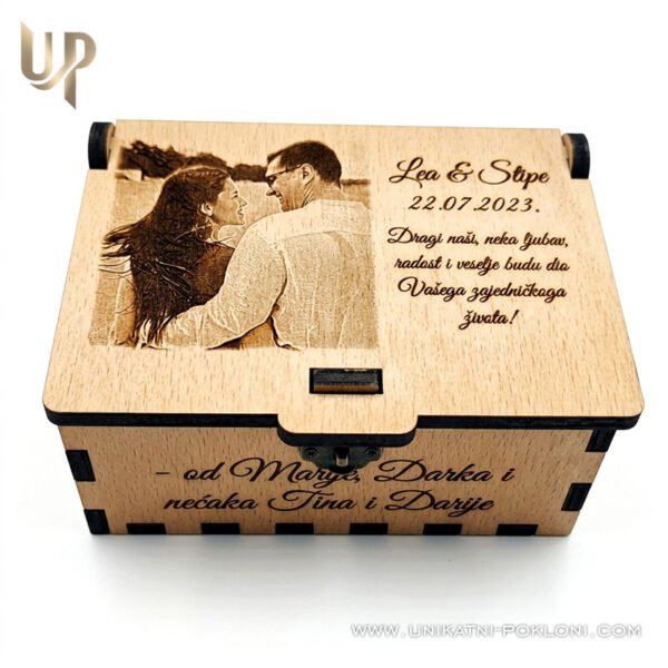 muzicke-kutije Personalizirane muzičke kutije - Originalni pokloni za svečane prigode - personalizirani poklon
