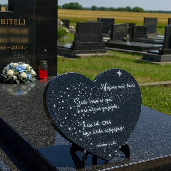 Grobna-ploča-u-obliku-srca
