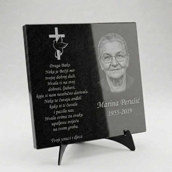Granitna spomen ploča dimenzije 30 x 30 cm GRAVURA TEKSTA I SLIKE - Unikatni pokloni Granitna spomen ploča dimenzije 30 x 30 cm GRAVURA TEKSTA I SLIKE - personalizirani poklon