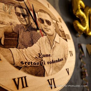 Poklon kumu za rođendan - personalizirani drveni sat sa slikom i posvetom 14 Što pokloniti kumu za rođendan