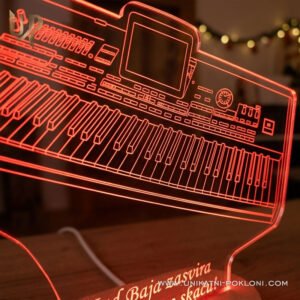Poklon za klavijaturista - personalizirana LED ambijentalna lampa - Unikatni pokloni ŠTO POKLONITI KLAVIJATURISTI