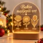 Personalizirana lampa Bakin najljepši vrt sa žutim svjetlom i imenima Mia, Luka i Ema.