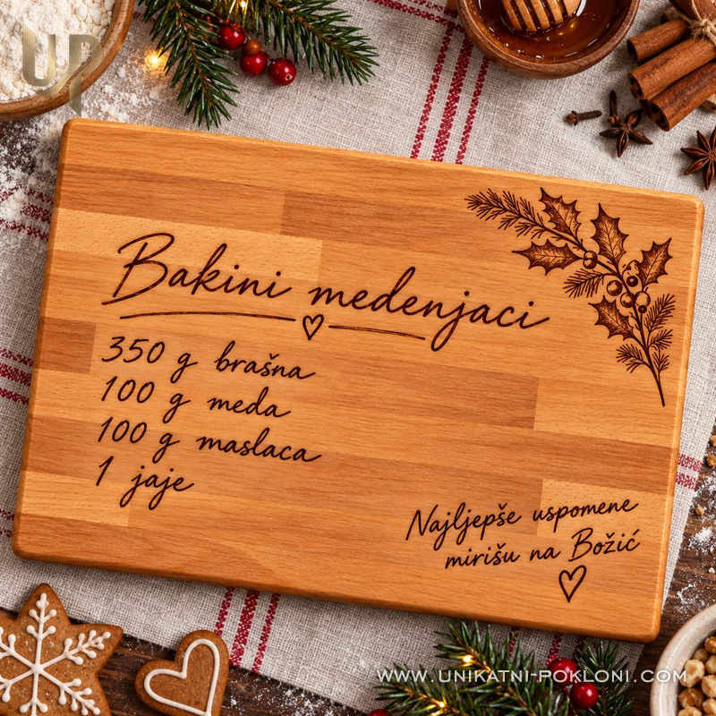 Daska s bakinim rukopisom - božićni poklon s receptom - Unikatni pokloni Bukova daska s receptom za bakine medenjake i božićnom grančicom, snimljena odozgo