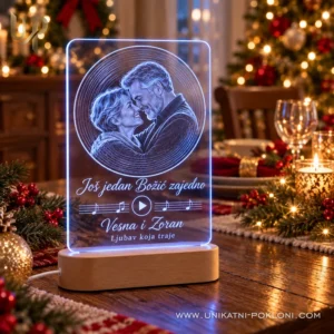 Božićna LED lampa za parove - fotografija na gramofonskoj ploči - Unikatni pokloni Plava personalizirana lampa Vesna i Zoran s graviranom fotografijom i božićnom posvetom.