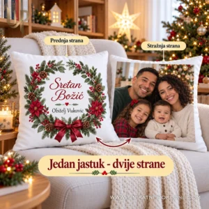 Personalizirani božićni jastuk s obiteljskom fotografijom na bijeloj fotelji, prikaz dviju strana.