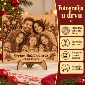 Obiteljski portret na drvu - gravirani božićni poklon - Unikatni pokloni Prikaz drvene teksture, laserske gravure, fotografije i teksta po želji na obiteljskom portretu.