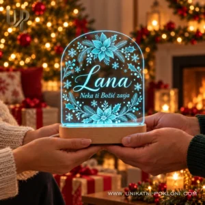 Božićna LED lampa s imenom i posvetom - Unikatni pokloni Predaja personalizirane božićne lampe s cijan svjetlom kao poklona