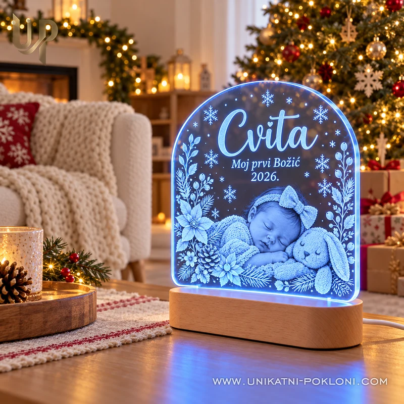 LED lampa Moj prvi Božić - personalizirani poklon za bebu - Unikatni pokloni Bočni prikaz plave lampe s motivom uspavane bebe i božićnih ukrasa