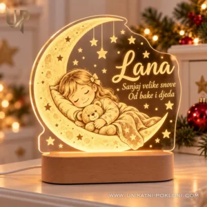 Žuta personalizirana lampa Lana s djevojčicom koja spava na mjesecu i posvetom bake i djeda.